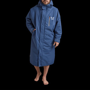 Batas cambiantes hechas de poliéster de diseño único batas cambiantes de servicio OEM batas cambiantes al por mayor - Product Image 2