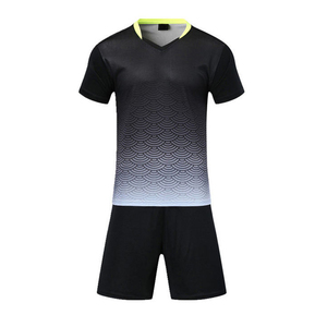 Kits personnalisables en polyester durable pour l'entraînement intense et les matchs pour les clubs et les écoles - Product Image 1