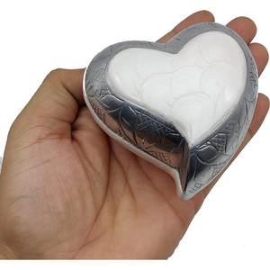 Urna Funeraria de MetalTek, Nueva, Color Blanco Perla, con Forma de Corazón, con Soporte, Diseño Artesanal, para Cenizas, Pequeña, para Recuerdos - Product Image 2