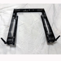 Le support pivotant permet au réseau de lignes la24 d'être monté sur un support ou fixé à un adaptateur de poteau de pile de haut-parleurs de tableau de lignes en treillis