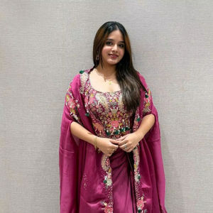 Blusa de Seda Rangoli con Bordado de Lentejuelas y Borlas, Diseño de Última Moda para Fiestas y Bodas, con Dhoti y Chal - Product Image 1