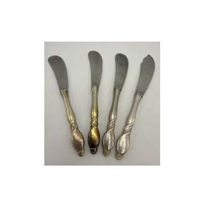 Cuchillo de mantequilla con mango de diseño audaz dorado Juego de cuchillos de queso de hoja plateada de acero inoxidable Cuchillo de mantequilla y cortador de queso - Product Image 1