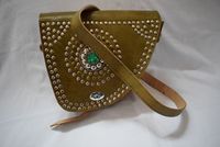 Sac à bandoulière vintage Moroccan Soul avec rivets décoratifs, fermeture à rabat, en cuir véritable pour femme