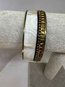 Conjunto de Brazaletes Redondos de Nácar con Diseño Único, Brazalete de Moda con Corte de Corazón para Mujer, Joyería Hecha a Mano para Regalo - Product Image 3