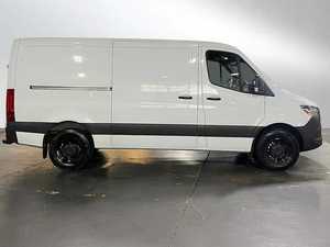 Mercedes-Benz Sprinter 2024 Usada, Diésel, Tracción en las Cuatro Ruedas, con ACC, Volante a la Izquierda, Interior Oscuro, Asientos de Tela, Neumáticos R18 - Product Image 5