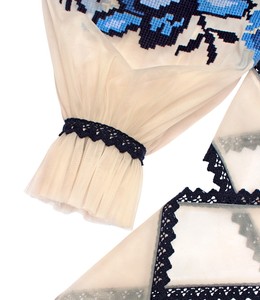 Vente en gros de robe en tricot à manches longues automne hiver pour femmes avec ceinture bouton style français élégant pull de couleur unie robe longue décontractée - Product Image 4