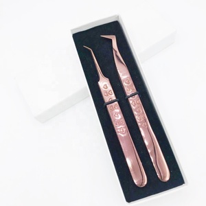 Pince à épiler professionnelle en acier inoxydable testée à la main pour l'utilisation des cils, personnalisée, en or rose, avec cœur imprimé, à 45 degrés, vente en gros - Product Image 3