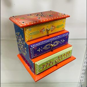 Boîte à bijoux et coffre de rangement en bois artisanal SwamiG TradeX à 3 tiroirs avec art indien traditionnel (rangement pour bijoux et cosmétiques) - Product Image 3