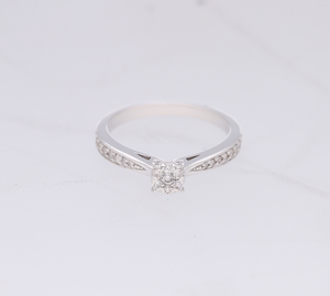 Bague classique en or massif 14 carats avec diamant CVD cultivé en laboratoire plaqué rhodium certifié IGI, diamants latéraux centraux pour femme - Product Image 3