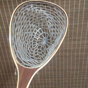 ตาข่ายจับปลาเทราท์พร้อมตาข่ายไม้ตาข่ายจับปลาเทราท์พร้อมตะขอแขวนแบบยาว - Product Image 1