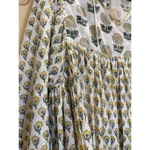 Top Estilo Bohemio Chic Gypsy - Bordado Floral de Margaritas en Seda y Chifón, Talla XL, Talla Única, Sin Cuello, con Decoración de Encaje - Product Image 2