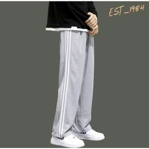 Pantalones cortos deportivos SP06 con rayas laterales hechos de tela elástica de alta calidad que es fresca suave y resistente a la formación de bolitas - Product Image 2
