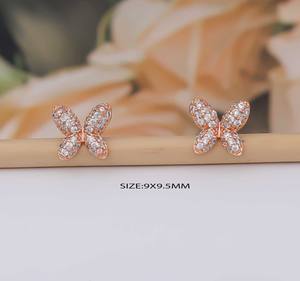 Pendientes de Acero Inoxidable con Diseño de Mariposa Pequeña, Modernos, con Circonita (Cúbica) y Baño de Oro, Tipo Broche - Product Image 1