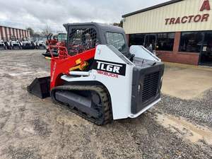 Chargeuse compacte sur chenilles Takeuchi TL6R neuve/d'occasion, 2 à 5 tonnes, avec moteur diesel Kubota 4 cylindres, système hydraulique et benne - Product Image 3