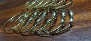 Cowrie Manchette simple en argent et or pour bracelet pour hommes et femmes Pièce de déclaration Bijoux unis pour elle - Product Image 3