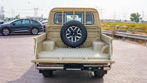 Occasion 2024 pour 4.0L <4L Euro IV Double Cabine 4x4 Diesel Automatique Sièges en Cuir Essence Volant à Gauche Foncé - Product Image 5