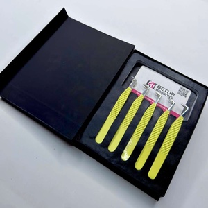 Venta al por Mayor de Pinzas para Extensión de Pestañas GETUP BROSONS IMPEX de Acero Inoxidable Antimagnético con Recubrimiento de Polvo Amarillo y Punta Plateada con Agarre de Diamante - Product Image 2