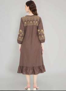 Nouvelle mode robe ukrainienne grise au look vintage en gros avec broderie rouge avec pompon unique robe longue à manches 3/4 - Product Image 2