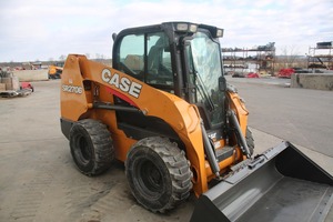 Case SR270B Minicargadora, 90HP, 2700 lb. ROC, hidráulica de alto flujo, cabina cerrada con HVAC - Product Image 6