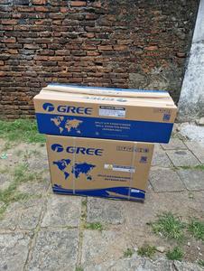 Climatiseur fixe Gree Light Commercial 36000-48000 BTU à fréquence fixe, 50Hz, refroidissement et chauffage, pour sol et plafond - Product Image 1