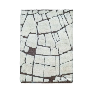 Tapis de soie et de laine noué à la main de luxe avec motifs traditionnels pour hôtels, villas, chambres à coucher et intérieurs de maison élégants - Product Image 1