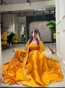 Hermosa Lehenga de seda tradicional con borde de encaje Estilo elegante de longitud larga para damas de honor de fiesta o funciones de boda - Product Image 2