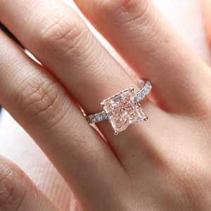 Bague élégante pour femme en diamant rose 3,00 carats, taille princesse brillant VS1, avec pavé et halo caché - Product Image 4
