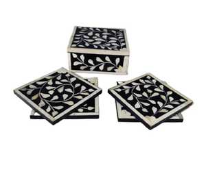 Ensemble de sous-verres en noyer carrés classiques faits à la main avec support Tapis de boisson décoratifs à motif de feuilles noires et blanches avec incrustation d'os - Product Image 1