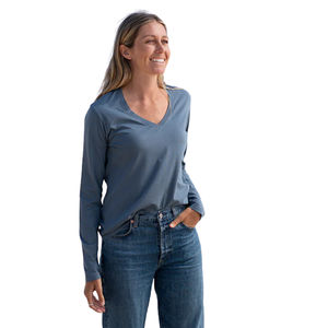 Camiseta de Manga Larga con Cuello en V para Mujer, Color Azul Crepúsculo, 100% Algodón Orgánico de Lujo, Preencogido, Certificado GOTS, Ajuste Clásico, Suave y Premium - Product Image 5