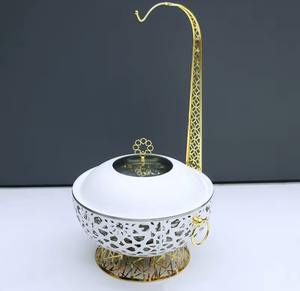 Recubrimiento metálico en polvo blanco de calidad confiable para exteriores, ideal para buffet, añade sofisticación a bodas, banquetes y eventos corporativos. - Product Image 2