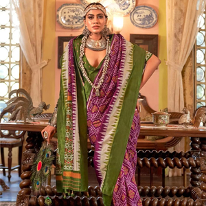 Saree en soie douce de créateur indien tenue de fête de mariage traditionnelle belle conception de tissage tenue de mariage élégante de style pakistanais - Product Image 1