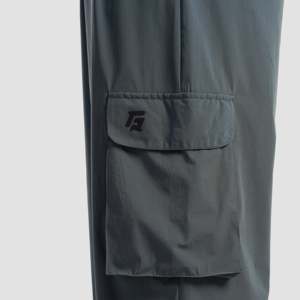Pantalones de Negocios Drifit a la Moda, Talla XL, Logotipo Personalizable, Color Gris Oscuro, Tela Chino, Pliegues, Decoración con Cremallera, Pantalones de Traje de Color - Product Image 5