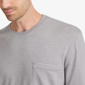 Camisa gris de manga larga con bolsillo para hombre, cuello redondo de algodón suave, ropa informal cómoda, Camiseta básica elegante, atuendo versátil para todos los días - Product Image 3
