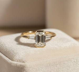 Bague de luxe en or massif 14 carats avec diamant de laboratoire taille émeraude de 2,02 carats VS1 certifié IGI, bijou de fiançailles, cadeau pour elle - Product Image 1