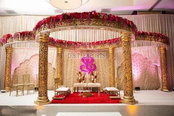 Dreamy Palazzo Wedding Mandap & Stage Gorgeous Crystal Pillars Wedding Mandap/Stage  Indian Wedding Crystal Mandap/Stage
