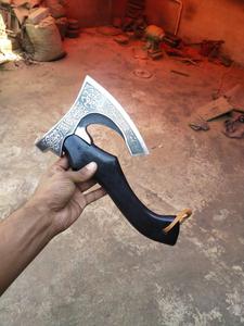 Hacha vikinga hecha a mano personalizada con cabeza de acero al carbono grabada y Funda de cuero para acampar al aire libre y hacha de regalo - Product Image 3
