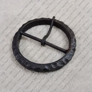 Fibule annulaire Viking médiévale forgée à la main épingle à cape en fer TT-5400 métallique écologique - Product Image 2