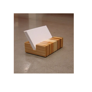 Tarjetero de madera oscura de 2 piezas de la mejor calidad y soporte para menú Patrón de letras de estilo comercial para uso con tarjeta de crédito - Product Image 2