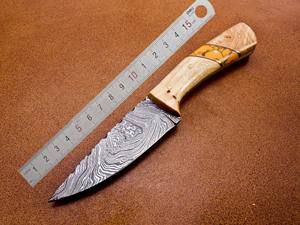 Cuchillo de acero damasco personalizable OEM con mango de madera de Fresno y piedra patrón trenzado Funda de cuero al por mayor - Product Image 3