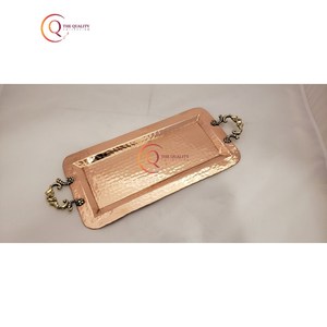 Bandeja para servir chapada en cobre clásica hecha a mano moderna con diseño martillado, parte superior envejecida para servir comida con mango de patrón de plantas - Product Image 4