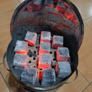 Profitez de super offres sur du charbon naturel de haute qualité et du charbon à chicha, parfait pour l'utilisation de la chicha. Charbon à chicha aromatisé. - Product Image 1