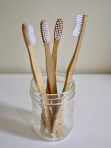 Brosse à dents de voyage en bambou écologique de vente chaude pour adultes conception Unique biodégradable infusée de charbon de bois durable naturel - Product Image 3