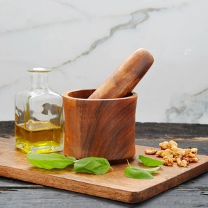 ครกและสากไม้ทำมือ พร้อมสากบดแบบใช้มือสำหรับบดกระเทียม - Product Image 4