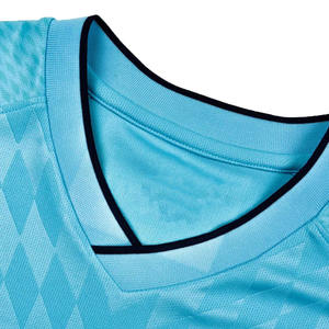 Tenue de football en gros pas chère pour clubs/écoles/tournois - Respirante, séchage rapide, 100 % polyester, personnalisable pour l'entraînement de football - Product Image 3