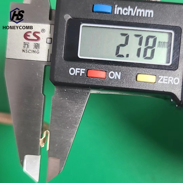 High Performed Various EMI/RFI Shielded BeCu Copper Fingerstock 16 Inches Length 6.6mm Thickness Silver Plated Clip Mounting