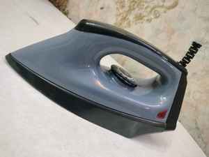 Fer à sec électrique à température réglable de haute qualité avec semelle antiadhésive pour la maison hôtel blanchisserie extérieure B2B fourniture en gros - Product Image 2