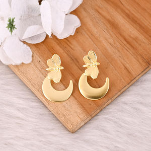 Boucles d'oreilles en laiton de qualité supérieure pour femmes, boucles d'oreilles tendance pour femmes, design unique, pièce au meilleur prix - Product Image 2