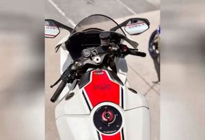 VENTES - Moto sportive Yamaha YZF-R1 édition 60e anniversaire du Grand Prix du Monde - Product Image 6