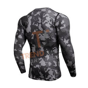 T-shirt de protection UV pour hommes, tissu respirant et compressif pour la plage, le surf et la natation - Product Image 2