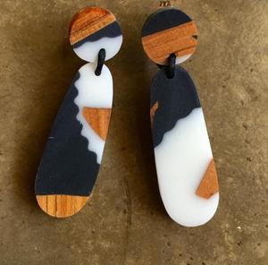 Pendientes Minimalistas de Madera Natural y Resina, Regalos para Niñas, Regalos para Bodas y Cumpleaños, Calidad Premium al Mejor Precio - Product Image 3